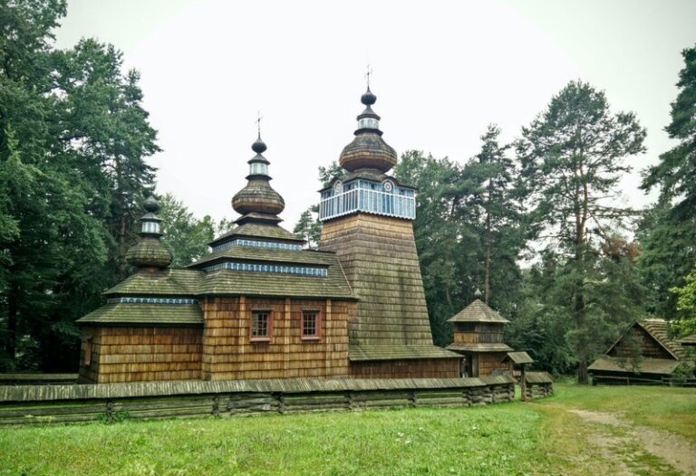 Wooden Tserkvas of the Carpathian Region in Poland and Ukraine